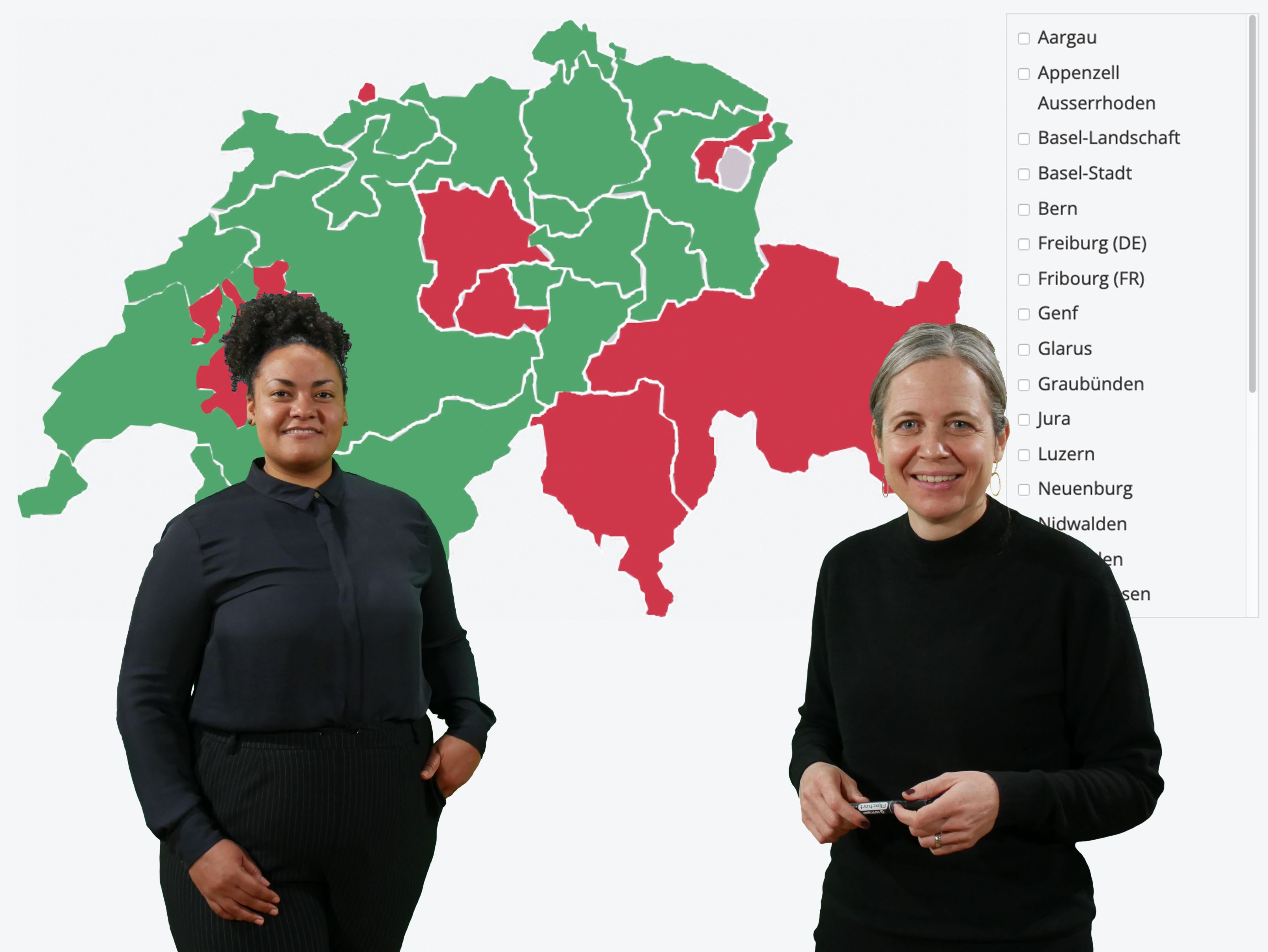 Bildbeschreibung: Beide Personen tragen dunkle Kleidung und stehen vor einer Präsentation, die eine Ansicht der interaktiven InSeMa-Landkarte zeigt. Auf dieser Landkarte sind einige Schweizer Kantone rot und die restlichen grün eingefärbt.
