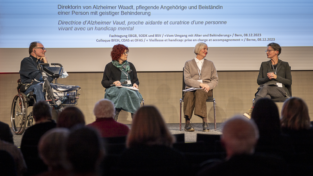 Podiumsdiskussion mit Alex Oberholzer, Cathy Kuhni, Kathrin Häberli und Angela Grossmann (v.l.n.r)