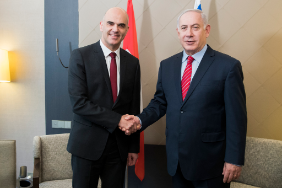 Benjamin Netanyahu con Alain Berset